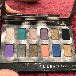 URBAN DECAY eye shadow palette
